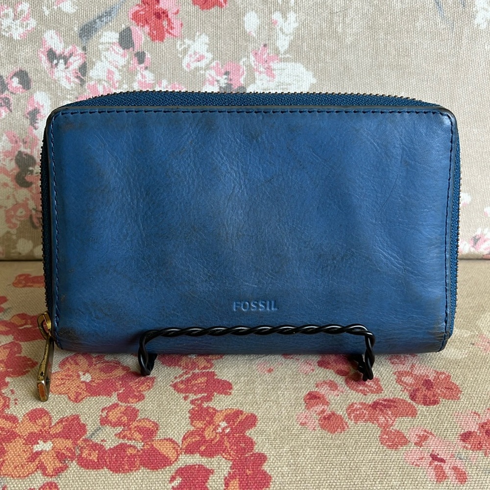 Vintage Fossil Blue Zip Around Wallet, Natural Leather, Soft, Gray Interior